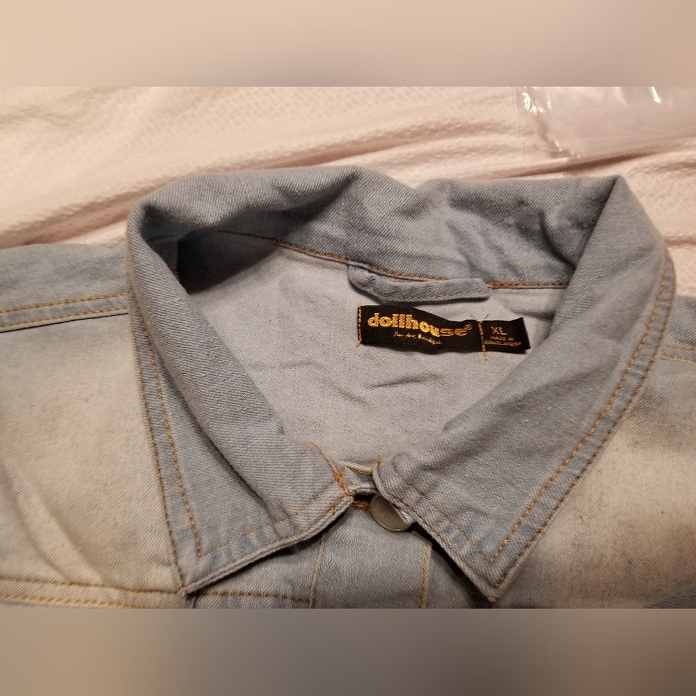 LIKE NEW DOLLHOUSE WOMENS DISTRESSED JEAN JACKET TEHYA LIGHT BLUE JEAN J… - Picture 10 of 16